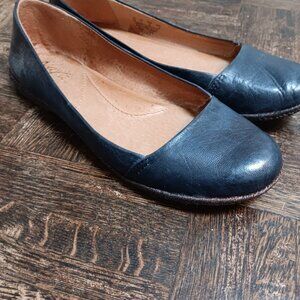 Naya Olympia ballet flat - navy leather - size 7 - new, unworn